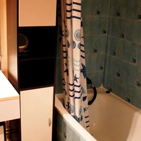 Au Pied Des Pistes Avec Parking Gratuit - Fr-1-814-6 Besse-et-Saint-Anastaise